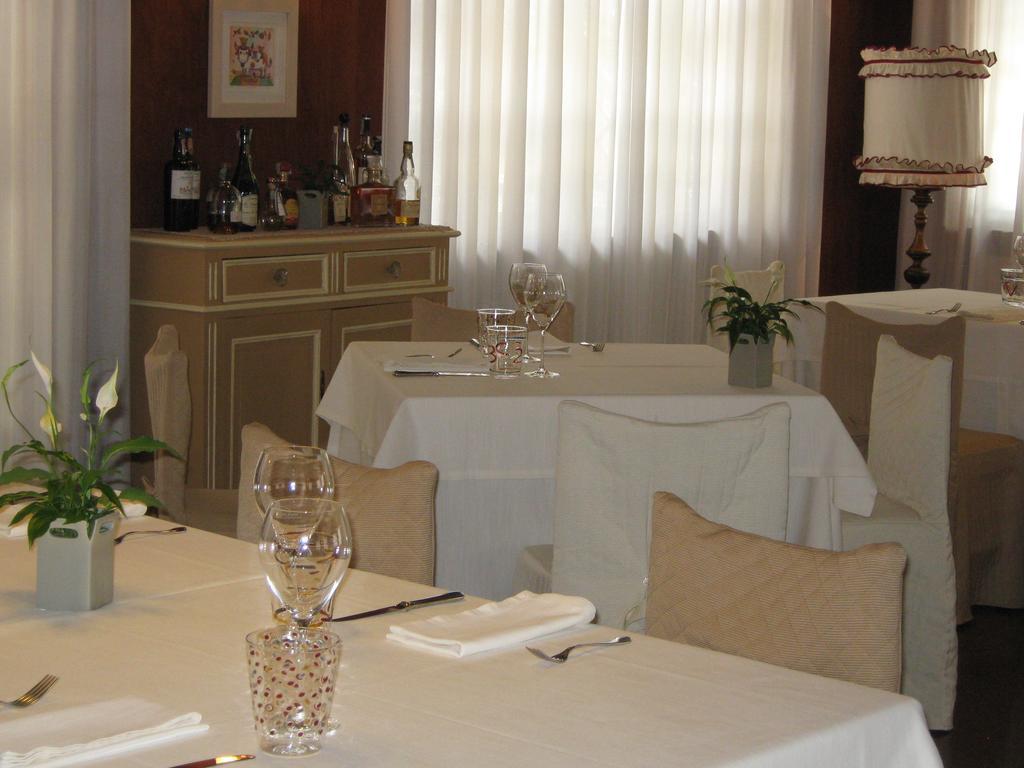 B&B Ristorante Del Monte Colleretto Giacosa Dış mekan fotoğraf